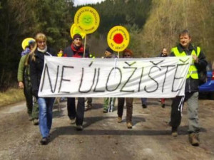 Stovky lidí na sedmi místech v ČR protestovaly proti úložišti. Zapojila se i Vysočina