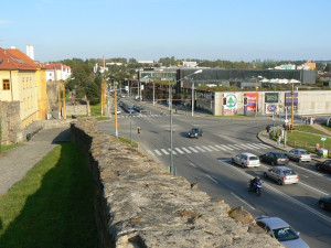 Řidič Superbu se kolem City Parku proháněl skoro stovkou