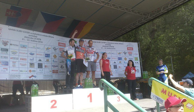 Rekordní počet kol, krásné počasí, absence vážného zranění. I takový byl šestý ročník Jihlavské 24 MTB