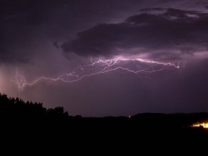 Meteorologové varují: Odpoledne na Vysočinu přijdou bouřky a krupobití