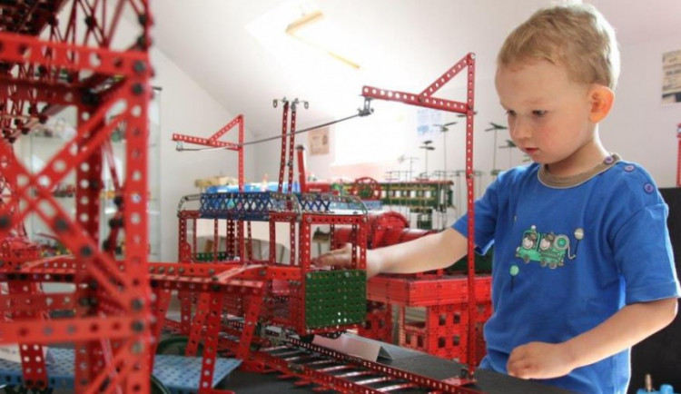 Jihlavská brána ode dneška láká na letní výstavu předmětů ze stavebnice Merkur