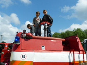 FOTO A VIDEO: Děti v Dolní Cerekvi prožily dopoledne s hasiči, policisty a zdravotníky
