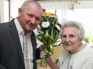 Anděla Hosová z Jihlavy oslavila 101 let. Každý den sleduje zprávy v televizi
