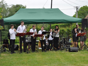 Při Kácení máje ve Vyklanticích vybrali hasiči přes 12 tisíc korun pro Nemocnici Pelhřimov