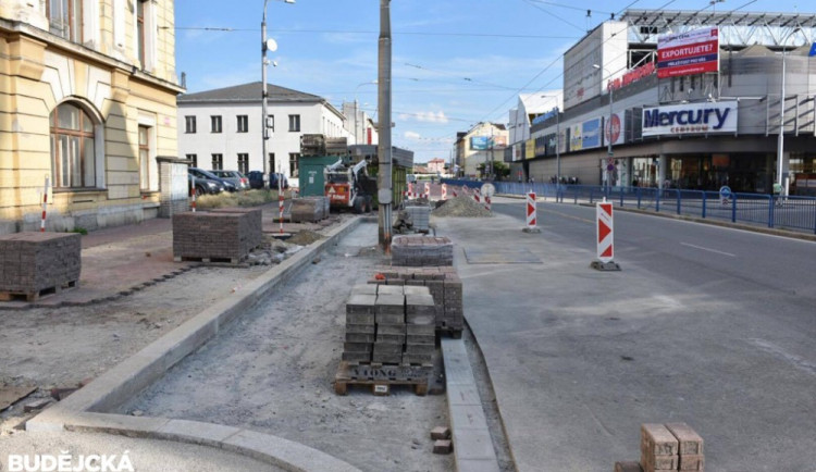 O červencových víkendech bude úplně uzavřena křižovatka u Mercury