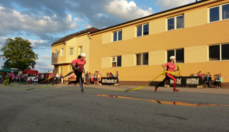 FOTO A VIDEO: Hasičská pohárová soutěž Noční Batelov 2016