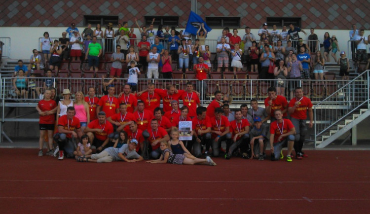 Vysočina Gladiators slaví zisk Iron Bowlu, ve finále predčili Třinec 18:13