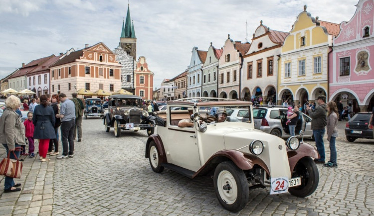 Automobiloví veteráni se o víkendu sjedou do Telče na Mezi dvěma branami
