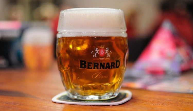 Pivovar Bernard uvařil za pololetí téměř 152 tisíc hektolitrů piva. Daří se mu i za hranicemi