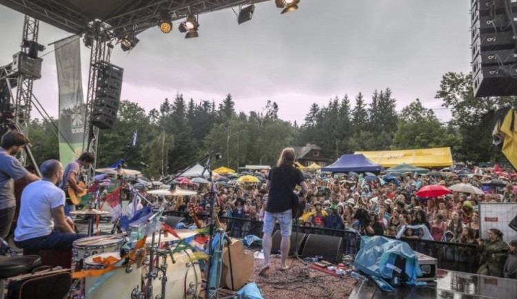 Čeřínek opět ožije festivalem. Tento rok zahraje Divokej Bill, Arakain nebo třeba Wohnout