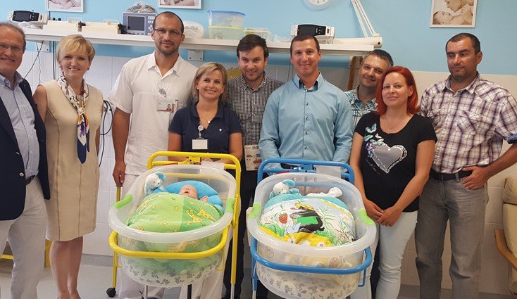 Dětské oddělení jihlavské nemocnice má nové monitory dechu. Darovala je Nadace Křižovatka