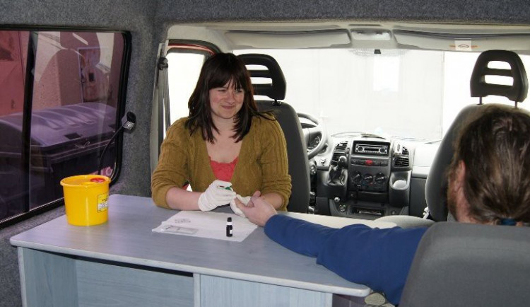 Kontaktní Centrum U Větrníku - testování HIV v terénu