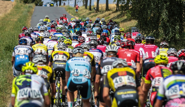 Cyklistický závod Vysočina vyhrál Tomáš Bucháček o 2 vteřiny před Hunalem. Biker Kulhavý potrénoval na OH