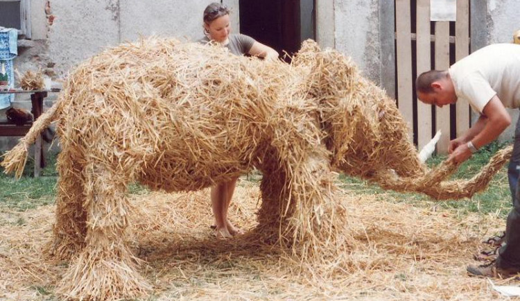 Na zámku v Červené Řečici se chystá Slámování. Letošní ročník bude již dvacátý 