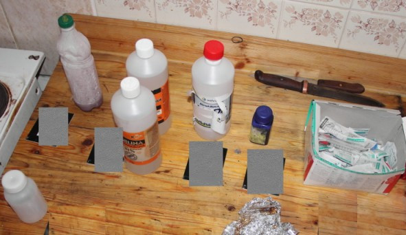 Dva muži ze Žďárska vyráběli pervitin, hrozí jim až deset let za mřížemi