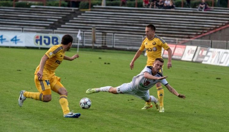 FC Vysočina Jihlava přes velké množství příležitostí prohrála s hradeckými Votroky