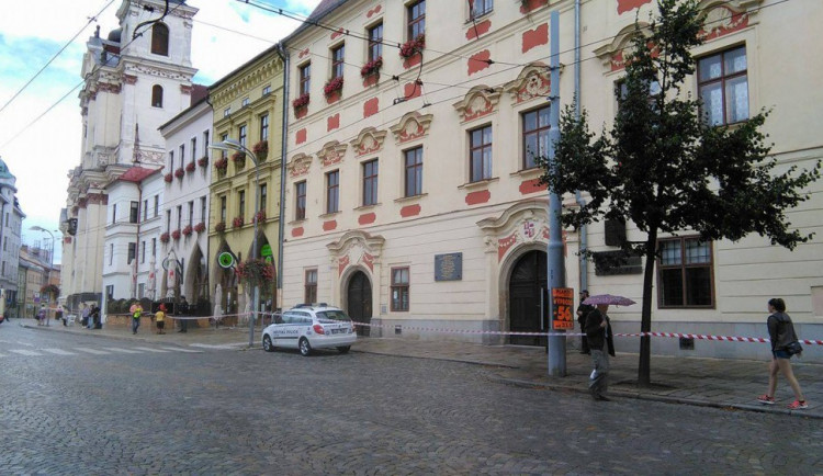 Na jihlavském magistrátu byl nalezen podezřelý kufřík. Všechny osoby z budovy byly evakuovány