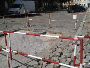 Z jihlavských „pařenišť“ na Masarykově náměstí zbydou jen kanálové poklopy