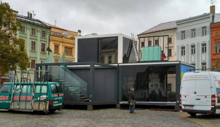 Přípravy na výstavu na jihlavském Masarykově náměstí