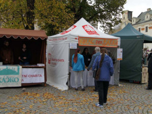Osmý ročník akce Koláč pro hospic v Jihlavě byl i díky studentům úspěšný