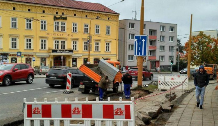 Jihlava se dočká nové zastávky MHD. Naproti Dělnickému domu přibude zastávka Fibichova