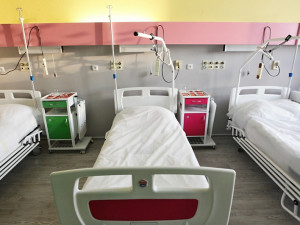 Těhotné ženy si nyní v jihlavské nemocnici zkrátí čekání na porod v novém, moderním pokoji