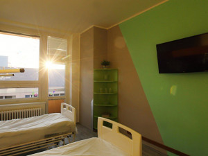 Těhotné ženy si nyní v jihlavské nemocnici zkrátí čekání na porod v novém, moderním pokoji