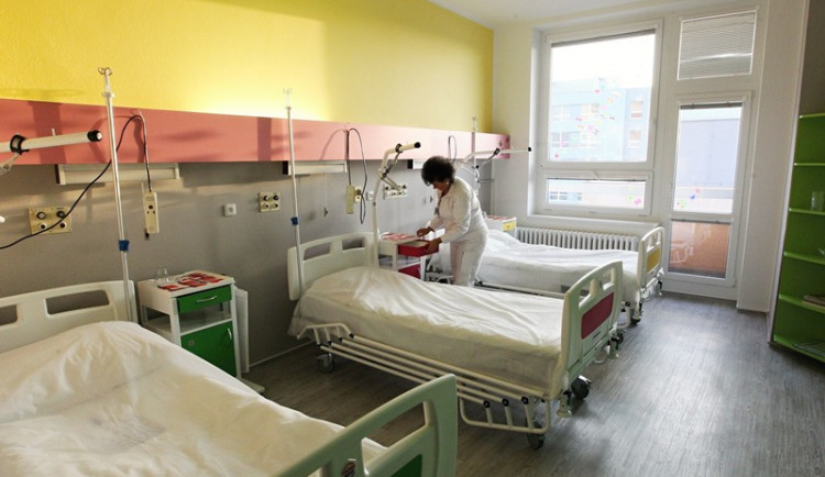 Těhotné ženy si nyní v jihlavské nemocnici zkrátí čekání na porod v novém, moderním pokoji