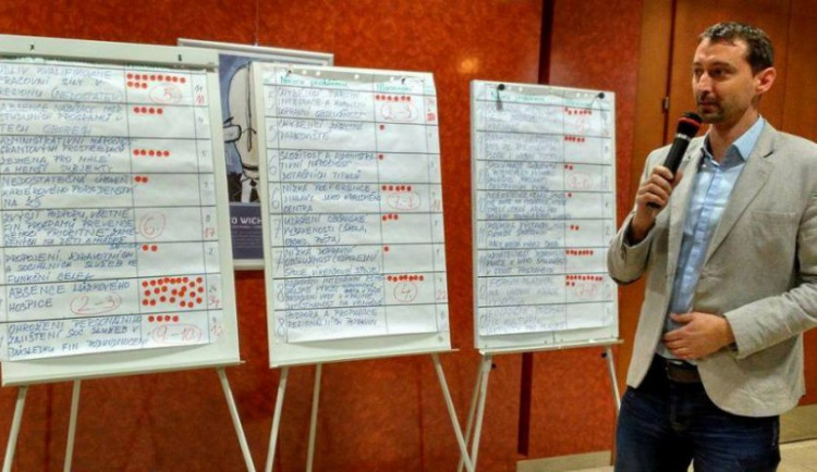 Dnešní veřejné fórum odhalilo desítku problémů, které trápí obyvatele Vysočiny
