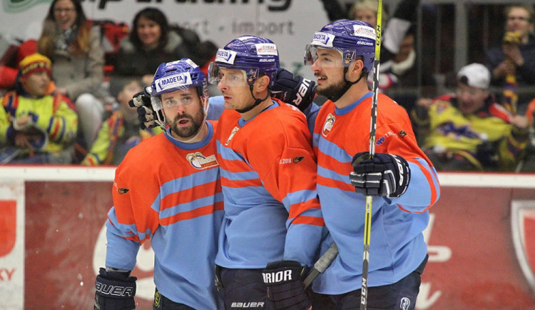 Retro utkání s Kladnem rozhodl hattrickem Chovan. Motor se osamostatnil na čele tabulky