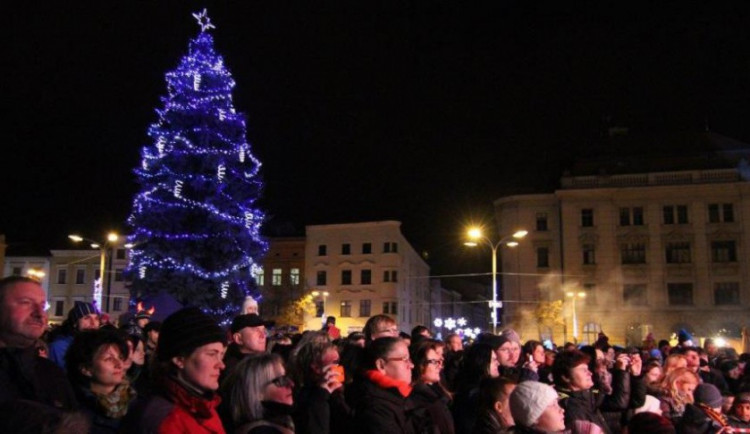 Blíží se adventní čas. V Třešti ho zahájí obří loutka, v Jihlavě velký jarmark