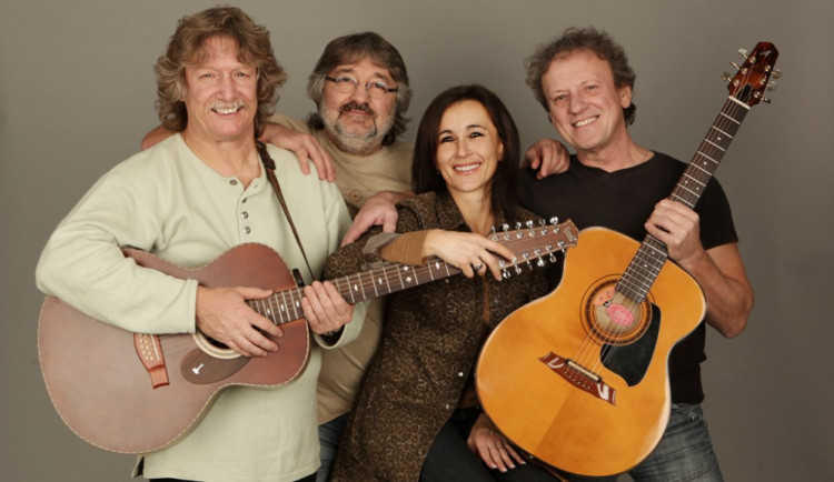 Vánoční prázdniny v Telči letos opět zahájí Nezmaři. Přijede také Žalman a Jarret