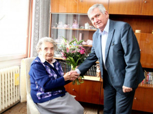 Helena Kyralová s primátorem Rudolfem Chloupkem