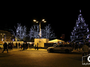FOTO + VIDEO: Jihlava zahájila advent rozsvícením vánočního stromečku na náměstí