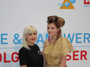 Účes jihlavské žákyně Terezy Lebedové v kategorii Čtvero ročních období