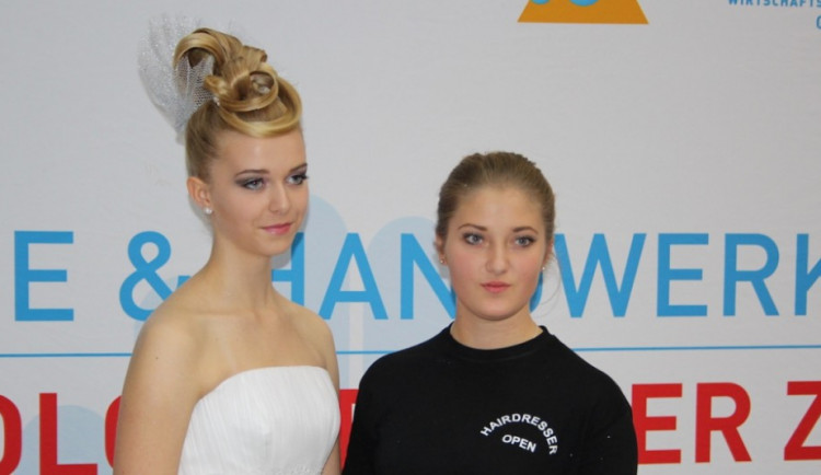 Třetí místo Účes nevěsty: Anna Lojdová a modelka