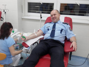 Třebíčští policisté dnes darovali krev a plazmu. Zapojilo se jich celkem dvaačtyřicet