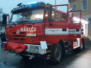 Batelovští hasiči mají nové zásahové auto. Pokřtili ho s hejtmanem Vysočiny Běhounkem