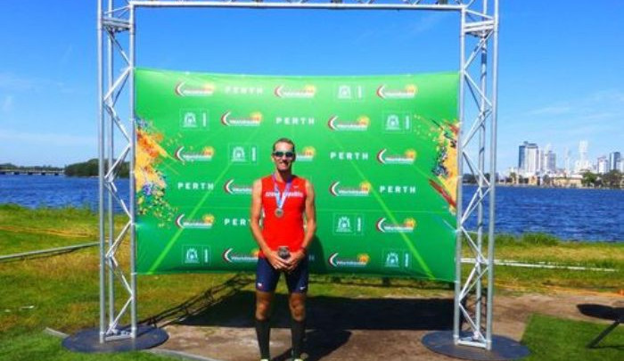 Jihlavský běžec Vladimír Srb si z australského půlmaratonu domů přivezl zlatou medaili