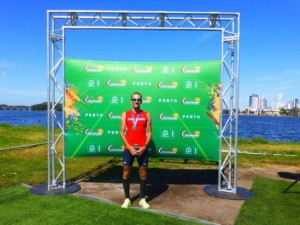Jihlavský běžec Vladimír Srb si z australského půlmaratonu domů přivezl zlatou medaili