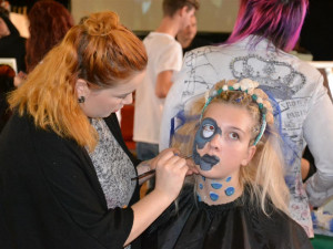 Mladý módní tvůrce ČR nalákal do Jihlavy na 380 nadějných kreativců. Neztratili se ani zástupci Vysočiny