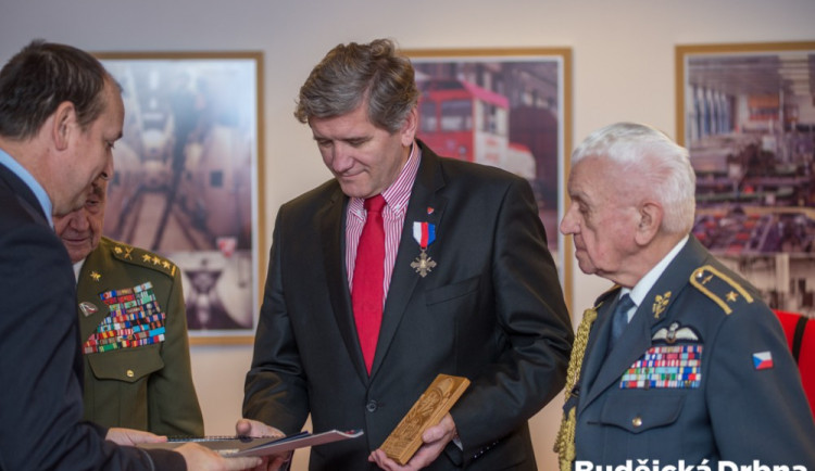 VIDEO: Ředitel Budějovického Budvaru Jiří Boček získal Medaili Čs. obce legionářské