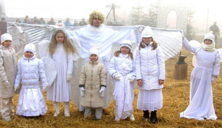Živý betlém v Měříně nabídl příběh o narození Ježíše Krista. Přišly tři tisíce lidí