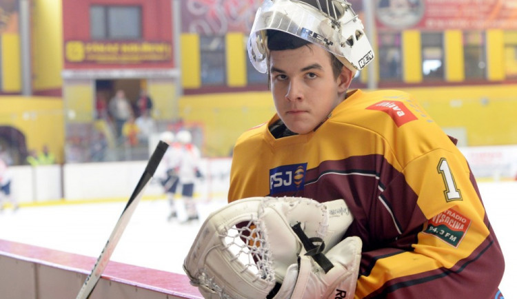 V prvním zápase juniorského mistrovství světa bude českou branku strážit Jihlavan Jakub Škarek