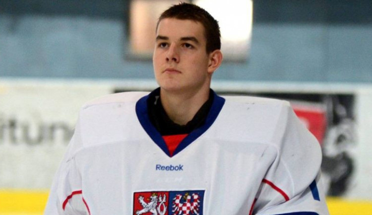 Jakub Škarek na juniorském šampionátu vychytal výhru proti mistrům světa z Finska. Nastoupí i dneska?