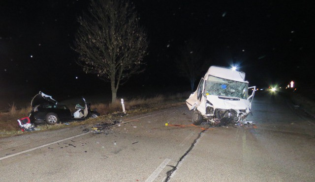 U Salavic se v neděli srazila dodávka s osobním autem, výsledkem je šest zraněných, z toho tři těžce