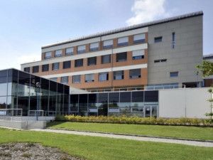 Nemocnice v Novém Městě na Moravě nakonec neomezí provoz. Rýsuje se shoda o mzdách