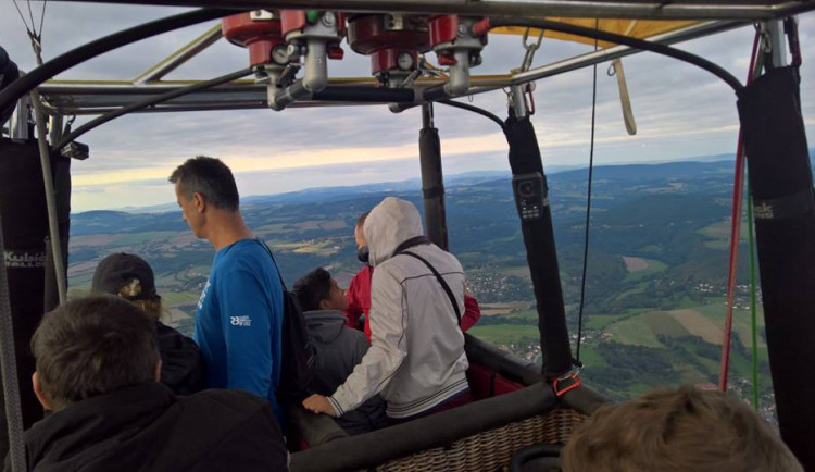 Třináct splněných přání převážně nemocným dětem - od letu balónem přes módní molo až po operu