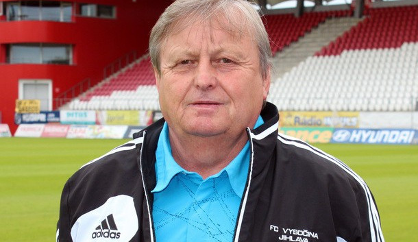 Jindřich Březina z Vysočiny Jihlava převzal cenu Groundsman roku 2016 pro nejlepšího trávníkáře v ČR