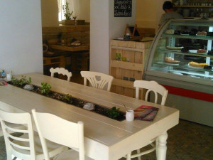 Všímám si, že se hodně zákazníků vrací, říká Lukáš Kalný, provozovatel cukrárny s raw zákusky